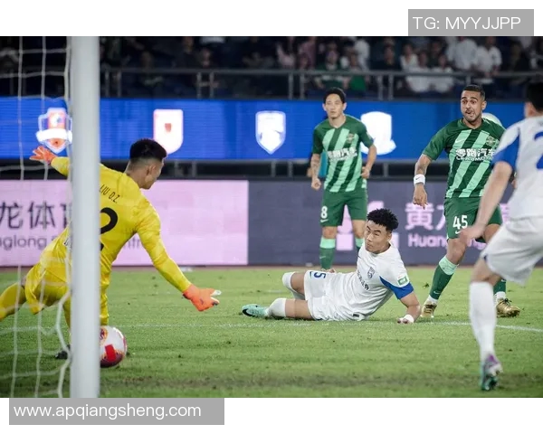 武汉排球队个人能力引发热议球员表现与团队配合成焦点讨论